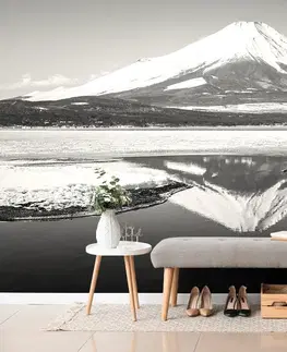 Černobílé tapety Fototapeta japonská hora Fuji v černobílém