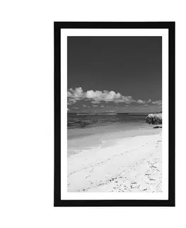Černobílé Plakát s paspartou pláž Anse Source v černobílém provedení