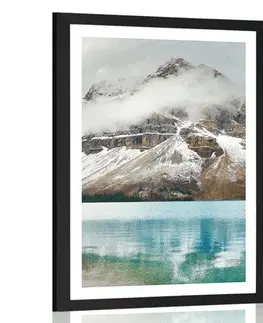 Příroda Plakát s paspartou jezero poblíž nádherné hory