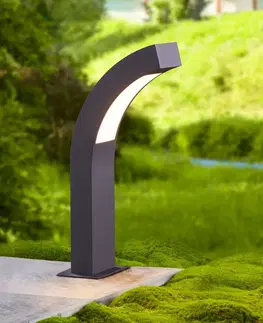 Sloupková světla Lucande Šikmé podstavné svítidlo LED Lennik, 40 cm