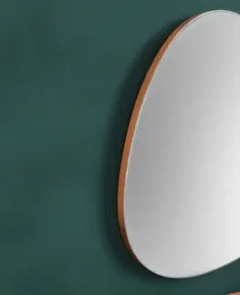 Luxusní a designová zrcadla Estila Moderní asymetrické nástěnné zrcadlo Antonio se zaoblenými hranami a hnědým dubovým rámem po bocích 72 cm