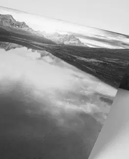 Černobílé tapety Fototapeta černobílé horské jezero