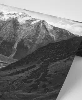 Samolepící tapety Samolepící fototapeta horské panorama v černobílém