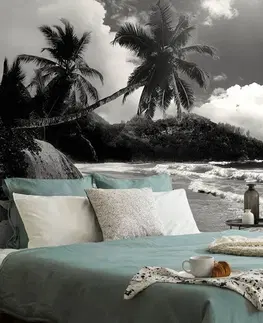 Samolepící tapety Samolepící fototapeta pláž na ostrově Seychely v černobílém