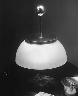 Stolní lampy Artemide Artemide Alfa stolní lampa se skleněným stínidlem