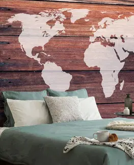 Tapety mapy Tapeta mapa světa s dřevěným pozadím