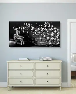 Černobílé obrazy Obraz nádherný jelen s motýly v černobílém provedení