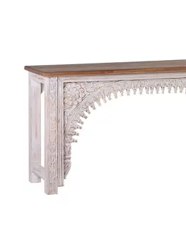 Designové a luxusní konzolové stolky Estila Luxusní orientální konzolový stolek Keralia z mangového masivního dřeva v bílo-hnědém provedení s vyřezávaným zdobením 150cm