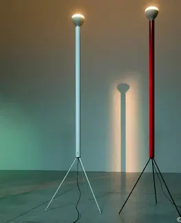 Stojací lampy FLOS Stojací lampa FLOS Luminator, halogenová, červená