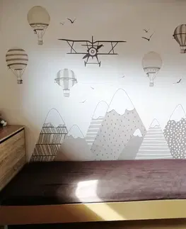 Samolepky na zeď Samolepky do dětského pokoje - Kopce v krémově hnedých barvách s horkovzdušnými balóny