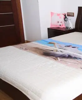 Světlé přehozy na postel Dětské přehozy krémové barvy s kočkou na lehátku