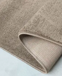 Koberce SHAGGY Jednobarevný koberec béžové barvy