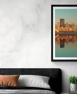 Města Plakát s paspartou okouzlující New York v odrazu ve vodě