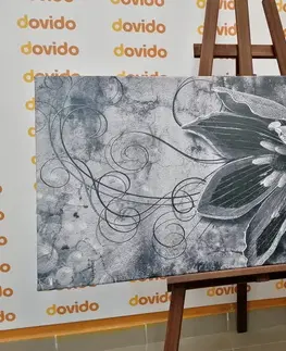 Černobílé obrazy Obraz květiny s perlami v černobílém provedení