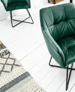 Luxusní jídelní židle Estila Designová moderní jídelní židle Amala se zeleným sametovým čalouněním a s černýma nohama z kovu 83cm