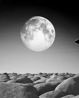 Černobílé tapety Tapeta kameny v černobílém měsíčním světle