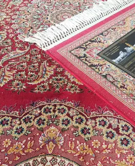Vintage koberce Exkluzívny červený koberec s krásným vzorom