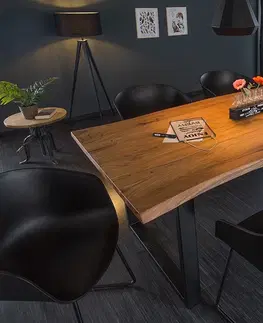 Designové a luxusní jídelní stoly Estila Masivní industriální jídelní stůl Mammut s vrchní deskou z akáciového dřeva v medové hnědé barvě 160 cm