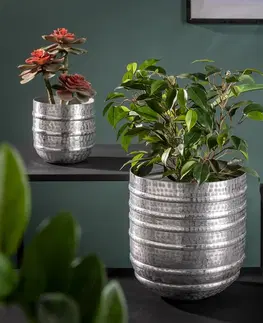 Různé Estila Orientální designový set tepaných stříbrných květináčů Argento ze slitiny kovu s horizontálními pruhy 24cm