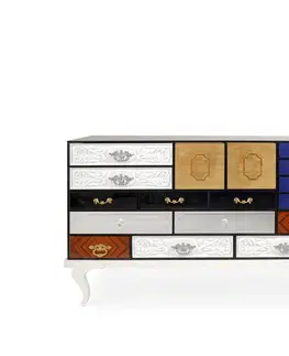 Luxusní příborníky a komody Estila Luxusní moderní komoda Mondrian z lakovaného masivního dřeva s 15ti designovými zásuvkami a dvěma dvířky 140cm