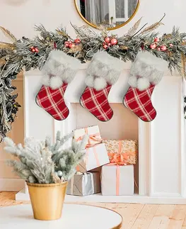 Vánoční dekorace Červené kostkované vánoční boty s kožíškem