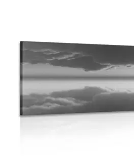 Černobílé obrazy Obraz skála pod oblakem v černobílém provedení