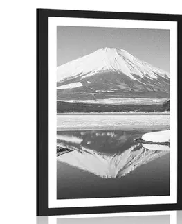 Příroda Plakát s paspartou japonská hora Fuji v černobílém provedení
