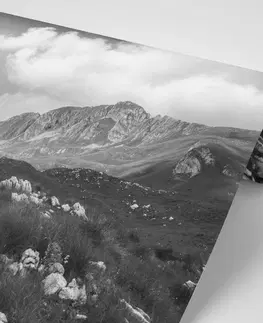 Samolepící tapety Samolepící fototapeta černobílé údolí v Černé Hoře