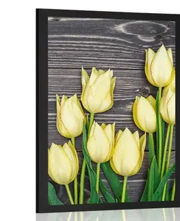 Květiny Plakát žluté tulipány na dřevěném podkladu
