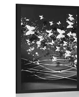 Černobílé Plakát nádherný jelen s motýly v černobílém provedení