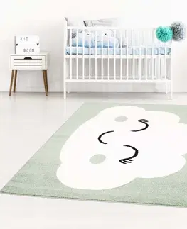 Dětské koberce Pastelově zelený koberec do dětského pokoje na hraní spící mráček