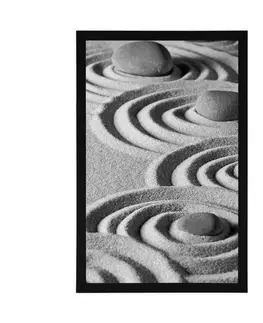 Černobílé Plakát Zen kameny v písčitých kruzích černobílém provedení