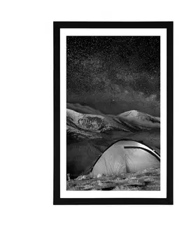 Černobílé Plakát s paspartou stan pod noční oblohou v černobílém provedení
