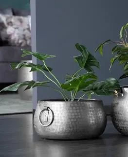 Různé Estila Orientální designový set nízkých stříbrných květináčů Cobre ze slitiny kovu s kulatými rukojeťmi 40cm