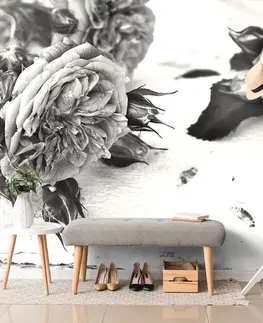 Samolepící tapety Samolepící fototapeta černobílé růže v rozkvětu