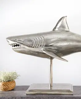 Luxusní stylové sošky a figury Estila Designová stříbrná dekorace žralok Perry z kovové zlatiny 103cm
