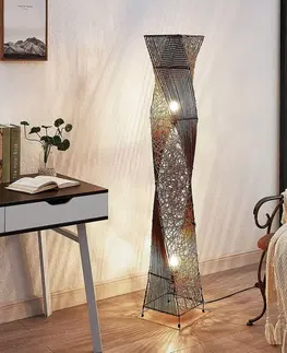 Stojací lampy Lindby Ratanová stojací lampa Kassia pro útulné světlo