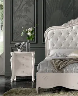 Luxusní a stylové postele Estila Barokní manželská postel Lussitano z masivu se zdobeným vyřezávaným čelem s čalouněním 212cm