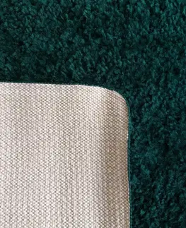 Koberce SHAGGY Stylový koberec v tmavozelené barvě