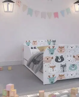 Dětské postele Moderní dětská postel 140 x 70 cm s lesními zvířátky