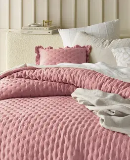 Jednobarevné přehozy na postel Růžový přehoz Molly s volánem 240 x 260 cm