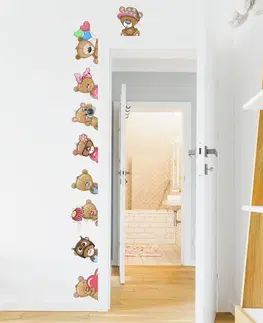 Samolepky na zeď Samolepky do dětského pokoje - Medvídci kolem dveří