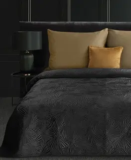 Jednobarevné přehozy na postel Černý přehoz z jemného sametu s potiskem listů gingko