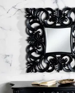 Luxusní a designová zrcadla Estila Luxusní nástěnné zrcadlo Muriel v matné černé barvě s ozdobným rámem ze dřeva a polyresinu 75cm
