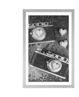 Černobílé Plakát s paspartou dva retro fotoaparáty v černobílém provedení