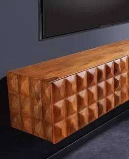 Luxusní a designové televizní stolky Estila Designový tv nástěnný stolek Vinan z masivního mangového dřeva se třemi dvířky 160 cm