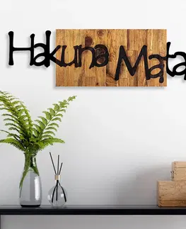 Bytové doplňky a dekorace Wallity Nástěnná dřevěná dekorace HAKUNA MATATA hnědá/černá