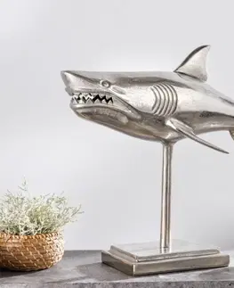 Luxusní stylové sošky a figury Estila Designová dekorační soška žralok Perry ve stříbrné barvě z kovové slitiny na podstavci 68cm