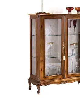 Luxusní a stylové vitríny Estila Luxusní ručně vyřezávaná klasická dvoudveřová vitrína Emociones z masivního dřeva s vyřezávanými nožičkami 115cm
