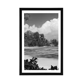Černobílé Plakát s paspartou nádherná pláž na ostrově La Digue v černobílém provedení